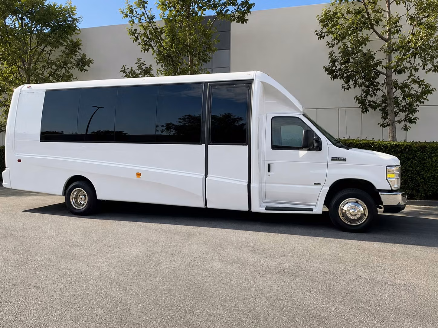 oakland 15 passenger minibus rental